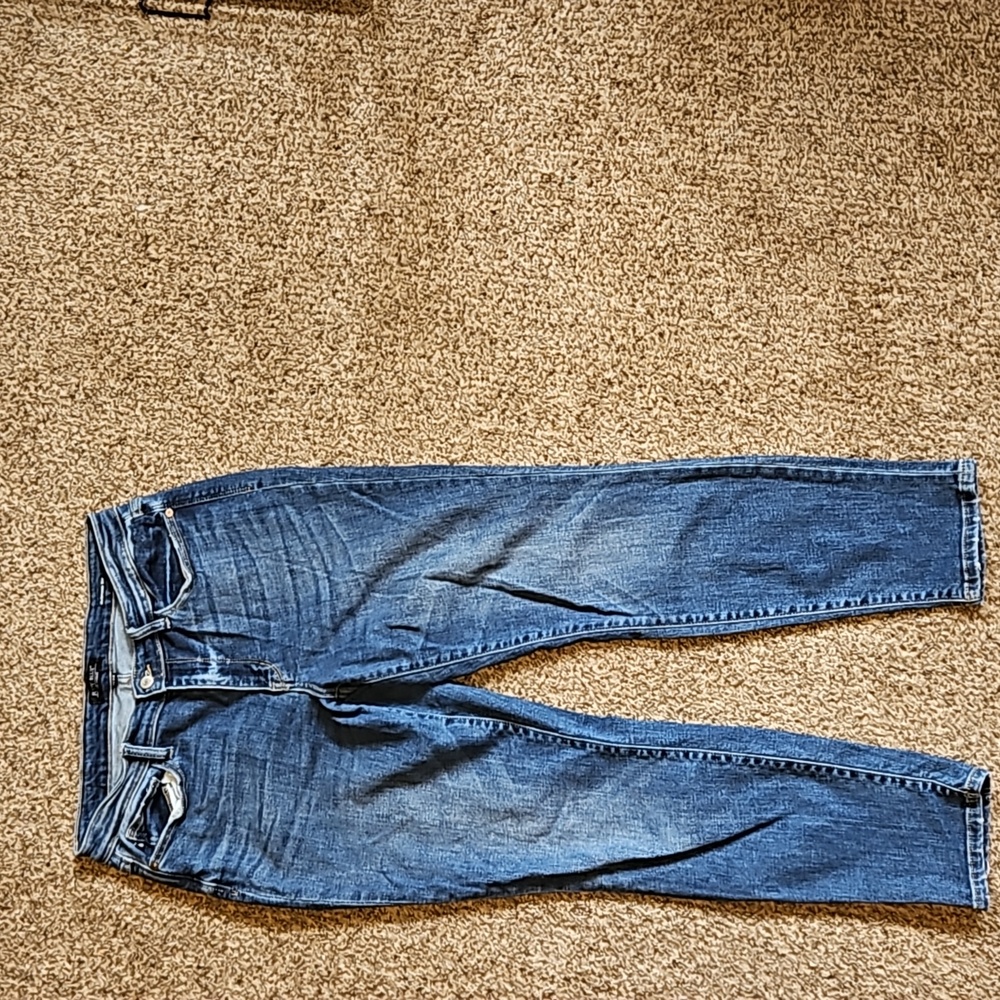 Judy Blue Mid rise Boyfriend fit jeans.